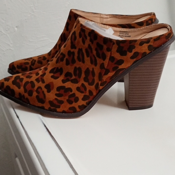 NEW Chase + Chloe Leopard Brown Mules - Picture 1 of 7